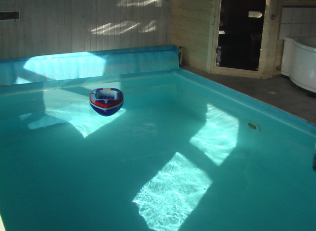 Poolraum mit 18 mï¿½ grossem Swimmingpool und Whirlpool, Grossen Sauna und Sitzecke