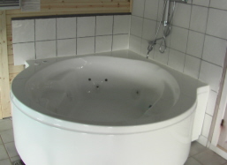 Neuen groen Whirlpool, in der Whirlpool ist da auch absphl (Kalt und Warm) Mglichkeiten vor und nach der Sauna.